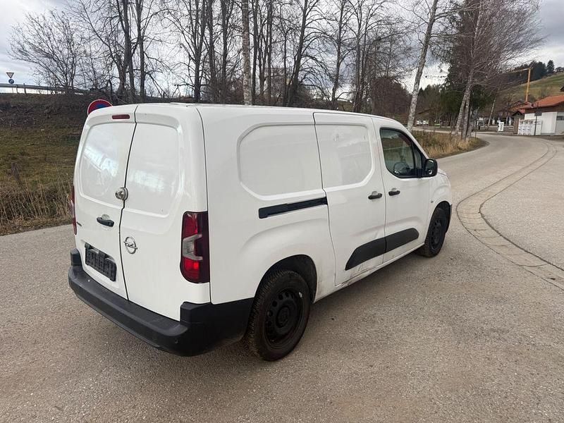 Gebraucht Opel Combo Selection 102 PS (75 kW) 2021 Weiß Van / Kleinbus