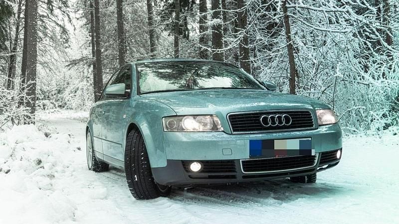Second-hand Audi A4 170 CP (125 kW) 2001 Albastru Berlinǎ