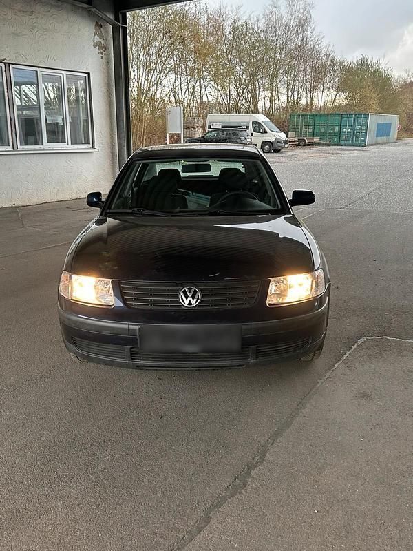 Gebraucht VW Passat 101 PS (74 kW) 1998 Blau Limousine