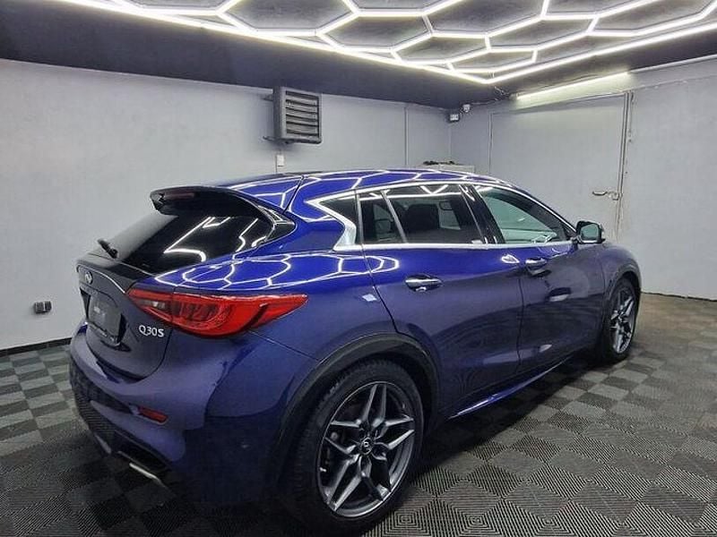 Gebraucht Infiniti Q30 Sport Tech 211 PS (155 kW) 2019 Blau Kleinwagen