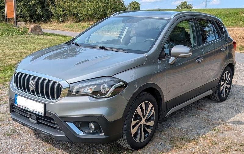 Grau Gebraucht 2017 Suzuki SX4 S-Cross Comfort+ SUV | 14.295 € (Fairer Preis) - Bild 1/4