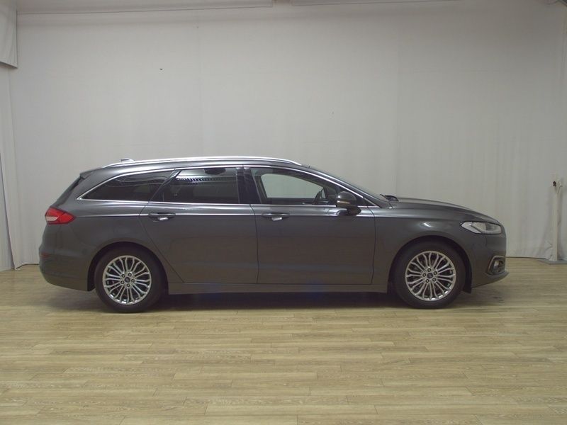 Grau Gebraucht 2020 Ford Mondeo Titanium Limousine | 14.980 € (Fairer Preis) - Bild 1/4