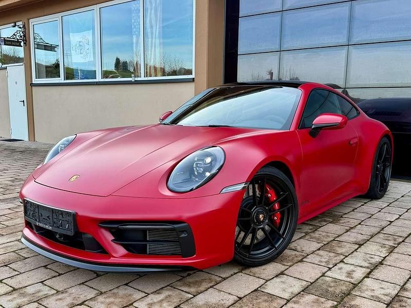 Rot Gebraucht 2022 Porsche 911 Carrera GTS Coupé | 144.950 € (Fairer Preis) - Bild 1/4