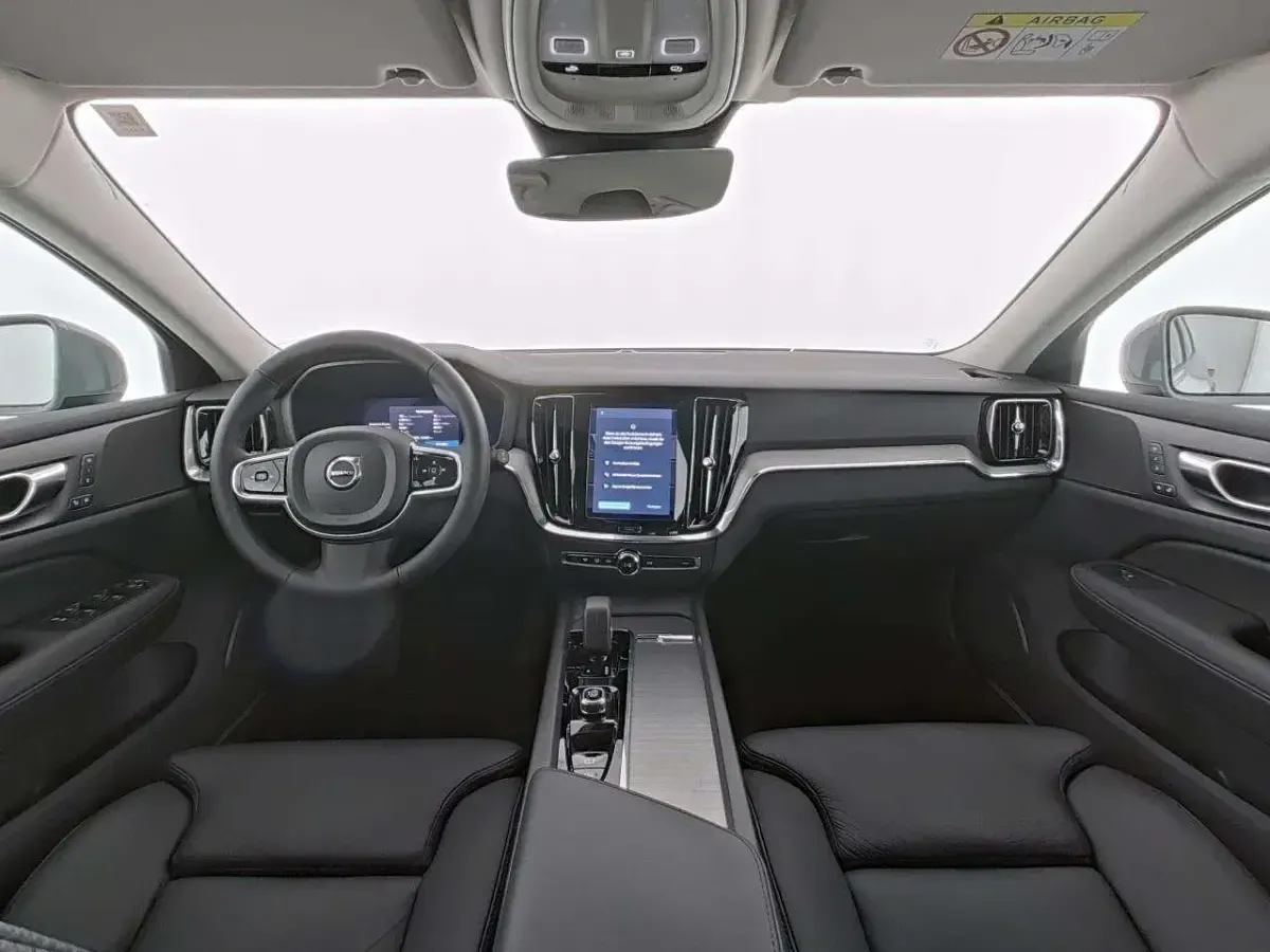 Gebraucht Volvo V60 CC Plus 196 PS (144 kW) 2024 Vapour grey / metallic Kombi