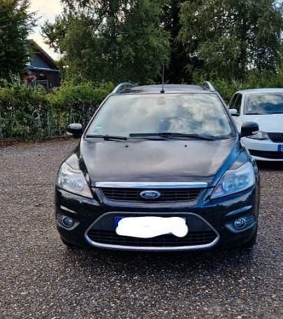 Schwarz Gebraucht 2010 Ford Focus Limousine | 1.599 € (Guter Preis) - Bild 1/4