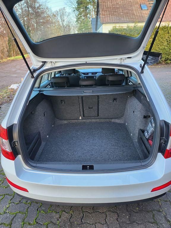 Gebraucht Skoda Octavia Elegance 105 PS (77 kW) 2015 Weiß Kleinwagen