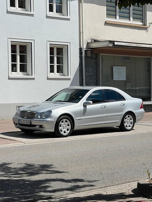 Silber Gebraucht 2002 Mercedes C200 Limousine | 4.000 € (Teuer) - Bild 1/4