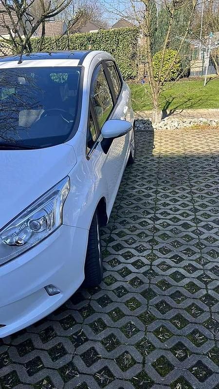 Gebraucht Ford B-MAX Titanium 95 PS (69 kW) 2017 Weiß Van / Kleinbus