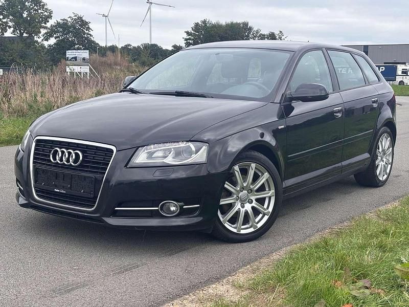 Schwarz Gebraucht 2011 Audi A3 Sportback S-Line Kombi | 4.950 € (Etwas zu teuer) - Bild 1/4