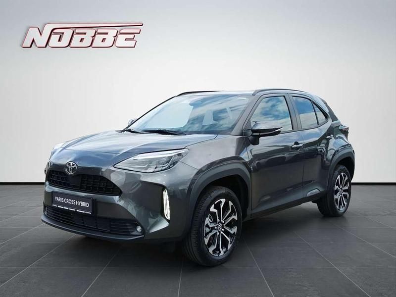 Marlingrau metallic Neu 2024 Toyota Yaris Cross Team SUV | 27.900 € (Guter Preis) - Bild 1/4