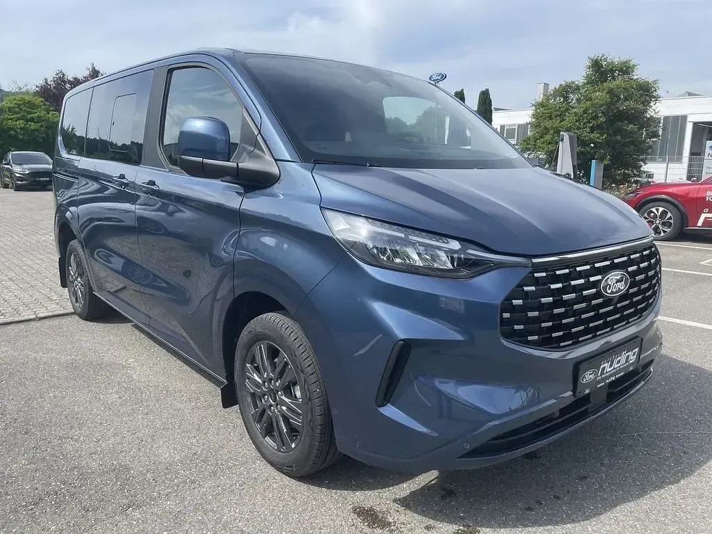 Neu Ford Tourneo Custom Titanium 170 PS (125 kW) 2026 Chromablau Van