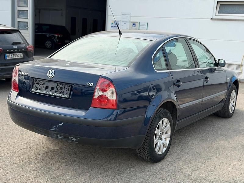 Gebraucht VW Passat 130 PS (95 kW) 2003 Blau Limousine