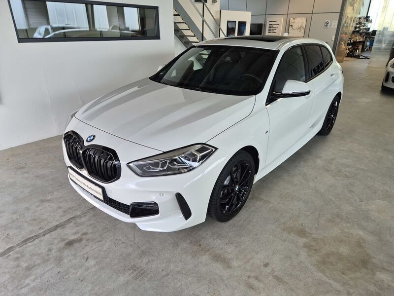 Weiß Gebraucht 2023 BMW 120 M Sport Kleinwagen | 30.990 € (Fairer Preis) - Bild 1/4