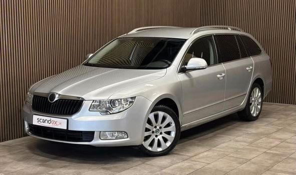 Silber Gebraucht 2013 Skoda Superb Limousine | 6.000 € (Superpreis) - Bild 1/4
