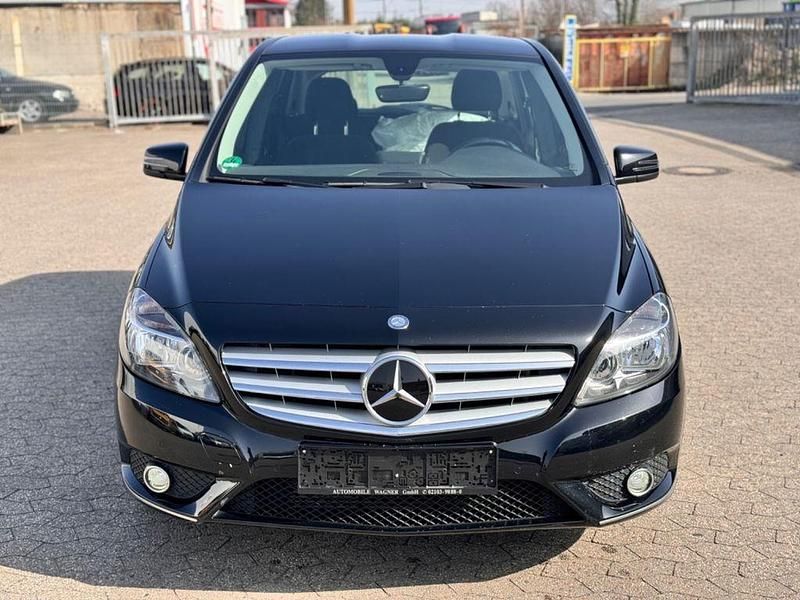 Gebraucht Mercedes B180 122 PS (89 kW) 2014 Schwarz Van / Kleinbus