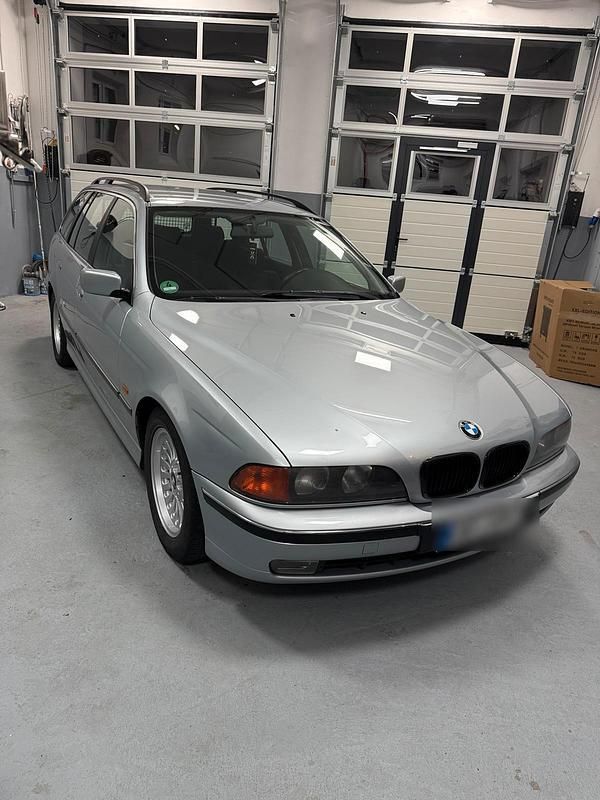 Silber Gebraucht 1998 BMW 520 Kombi | 2.250 € (Etwas zu teuer) - Bild 1/4