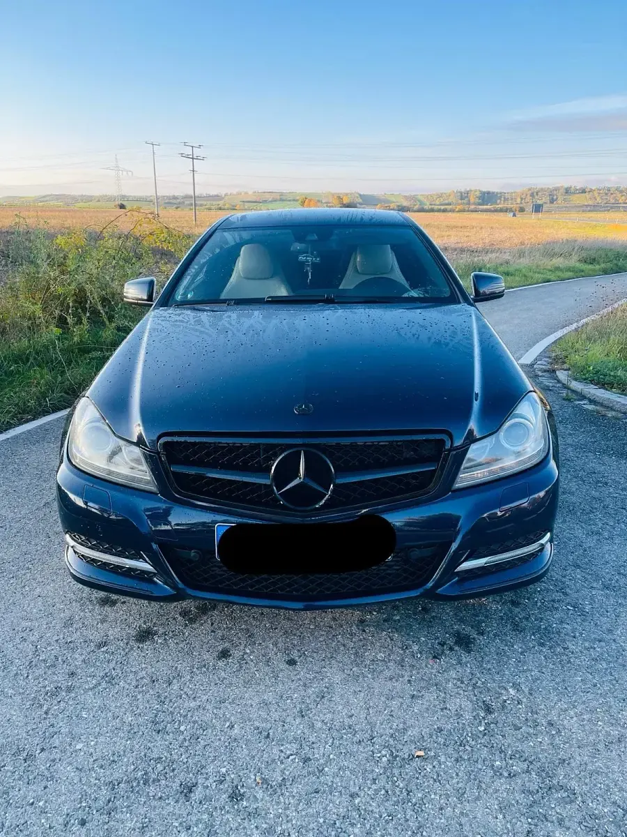 Gebraucht Mercedes C220 Avantgarde 170 PS (125 kW) 2012 Blau Coupé