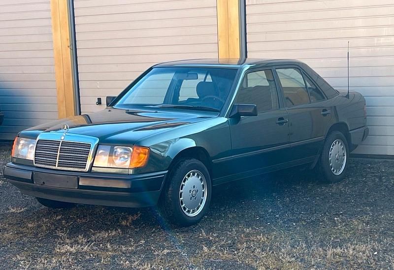 Gebraucht Mercedes E300 180 PS (132 kW) 1988 Grün Limousine