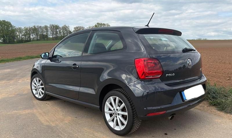 Usado VW Polo 90 HP (66 kW) 2017 Cinzento Citadino