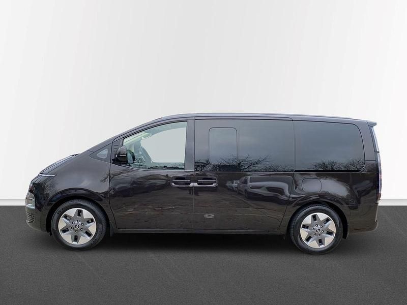 Gebraucht Hyundai Staria Prime 177 PS (130 kW) 2024 Braun Van / Kleinbus