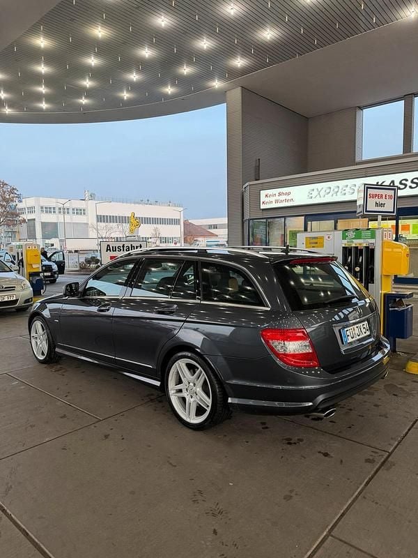 Gebraucht Mercedes C320 224 PS (164 kW) 2008 Grau Kombi