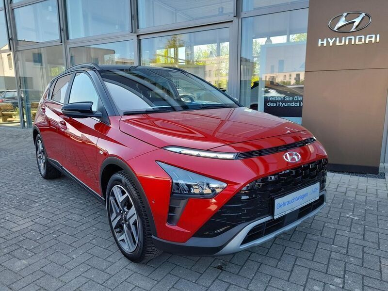 Dragon red/ phantom black Gebraucht 2023 Hyundai Bayon Prime SUV | 20.980 € (Etwas zu teuer) - Bild 1/4