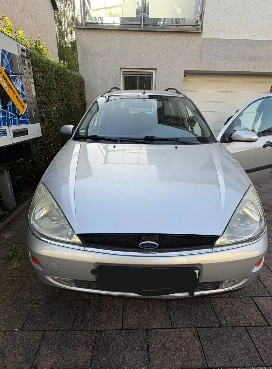 Gebraucht Ford Focus 90 PS (66 kW) 2000 Silber Kombi