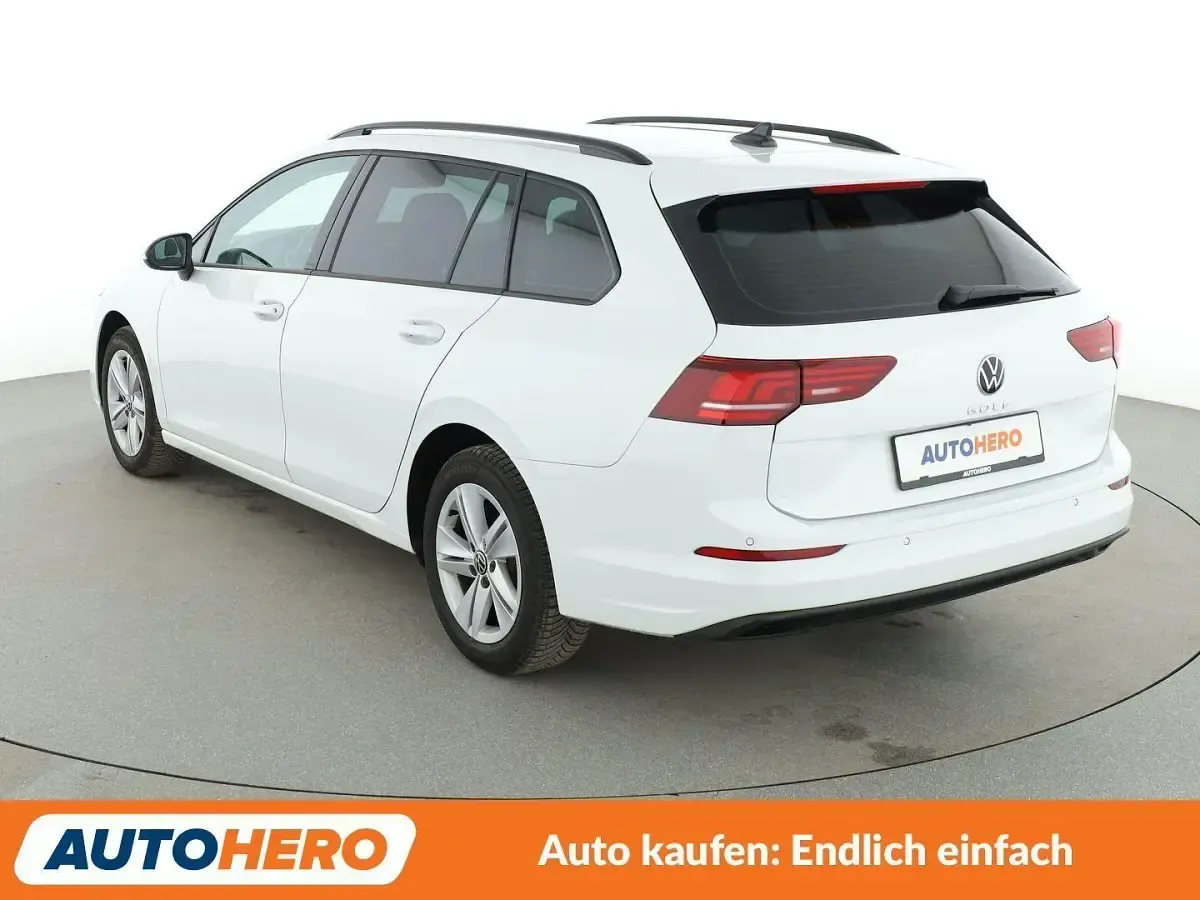 Gebraucht VW Golf VIII Life 116 PS (85 kW) 2024 Weiß Kombi