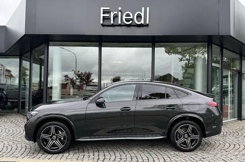 Grau Gebraucht 2024 Mercedes GLC300e AMG Coupé | 73.500 € (Superpreis) - Bild 1/4