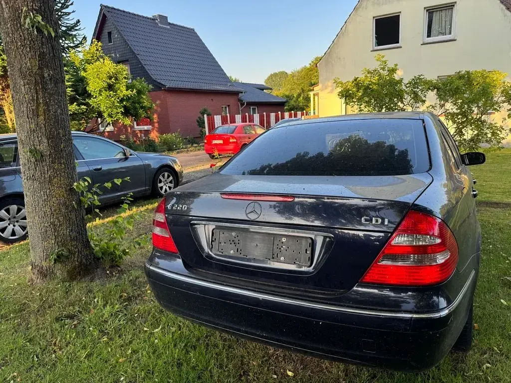 Gebraucht Mercedes E220 Elegance 150 PS (110 kW) 2005 Limousine
