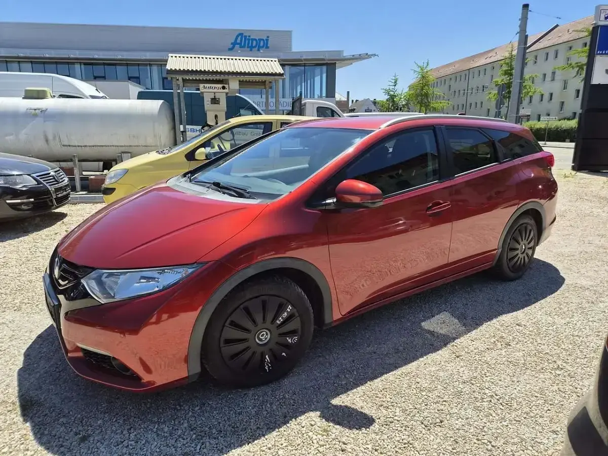 Gebraucht Honda Civic Lifestyle 120 PS (88 kW) 2014 Passion red p. Kombi