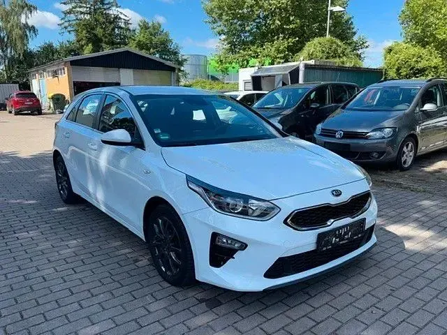 Gebraucht Kia Ceed Vision 140 PS (102 kW) 2019 Weiß Kleinwagen