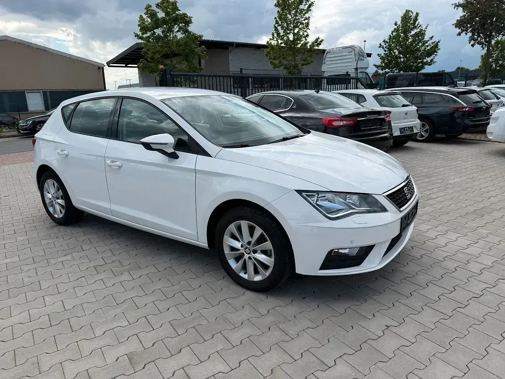Używany Seat Leon Style 116 KM (85 kW) 2017 Biały Sedan/Limuzyna