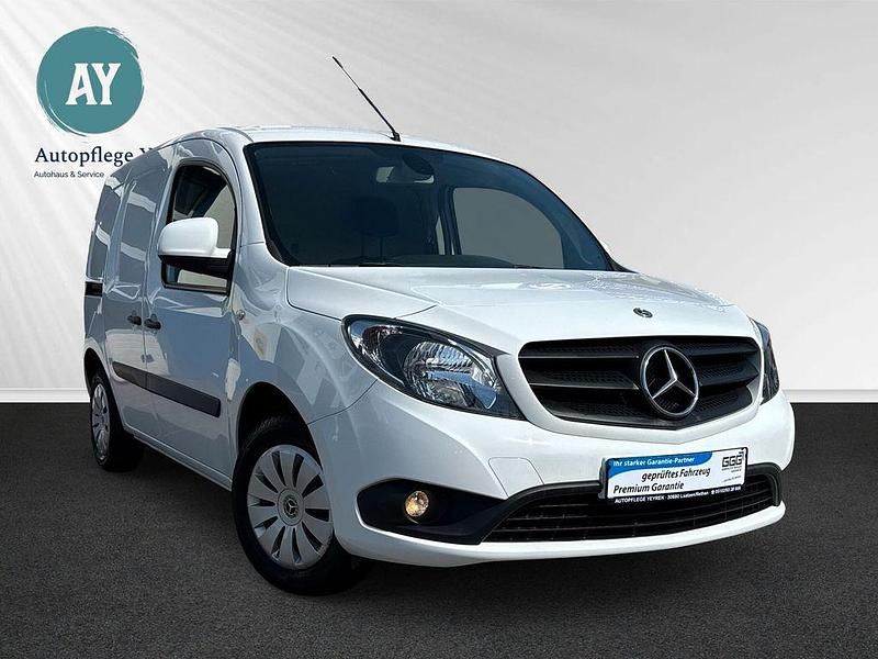 Weiß Gebraucht 2020 Mercedes Citan 108 Van / Kleinbus | 14.750 € (Etwas zu teuer) - Bild 1/4