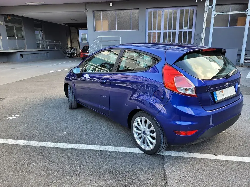 Używany Ford Fiesta 60 KM (44 kW) 2016 Niebieski Hatchback