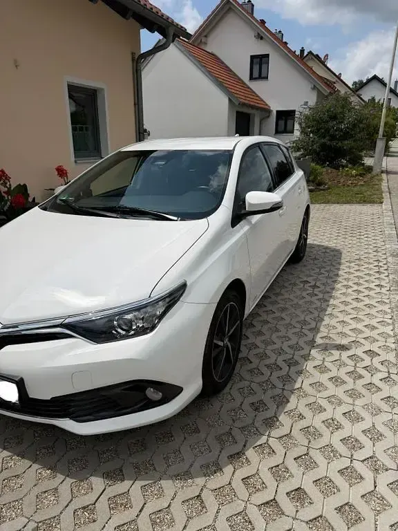 Gebraucht Toyota Auris Edition-S 116 PS (85 kW) 2017 Weiß Limousine