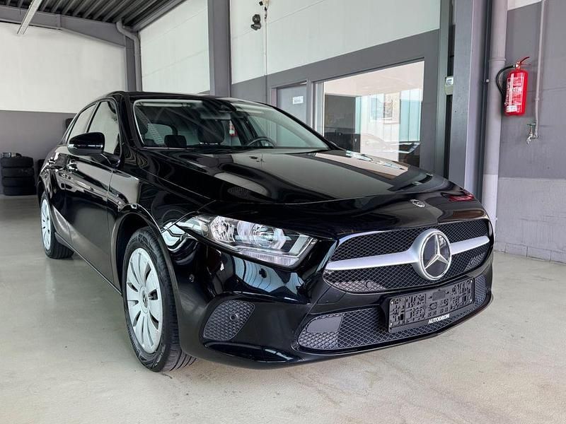 Schwarz Gebraucht 2021 Mercedes A250 Limousine | 19.999 € (Guter Preis) - Bild 1/4
