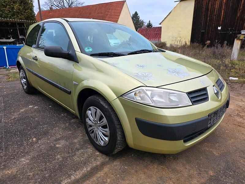 Grün Gebraucht 2005 Renault Mégane II Limousine | 1.490 € (Guter Preis) - Bild 1/4