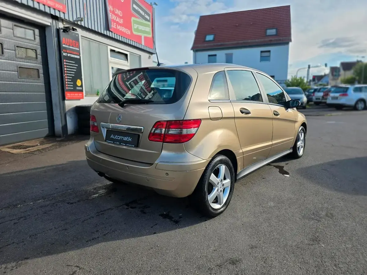Gebraucht Mercedes B200 136 PS (100 kW) 2006 Gold Van / Kleinbus