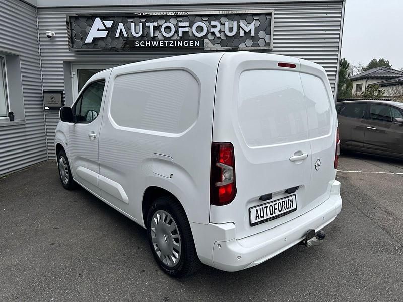 Gebraucht Opel Combo Edition 131 PS (96 kW) 2018 Weiß Van / Kleinbus