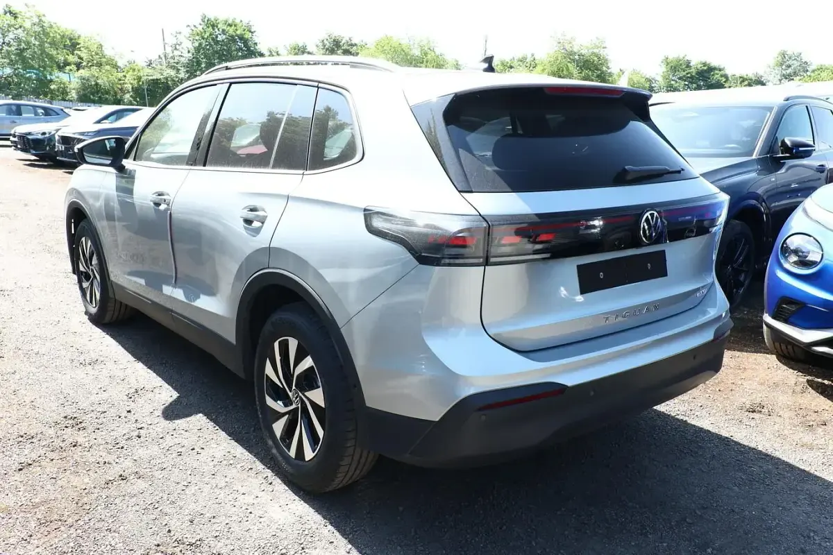 Neu VW Tiguan IQ Drive 150 PS (110 kW) 2026 Oyster silver SUV