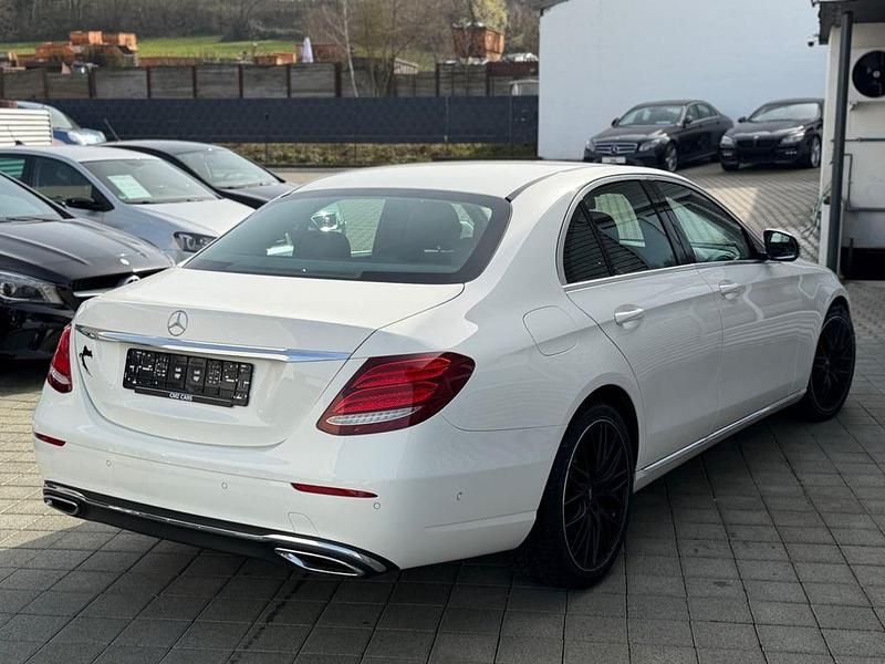 Gebraucht Mercedes E220 194 PS (142 kW) 2018 Weiß Limousine