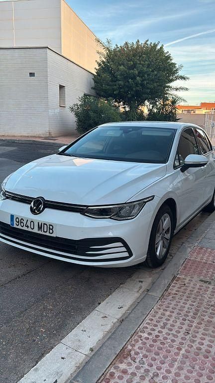 Weiß Gebraucht 2022 VW Golf VIII Limousine | 16.000 € (Superpreis) - Bild 1/4