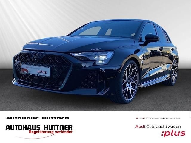 Mythosschwarz metallic Gebraucht 2025 Audi RS3 Sportback Ambiente Kleinwagen | 66.948 € (Guter Preis) - Bild 1/4