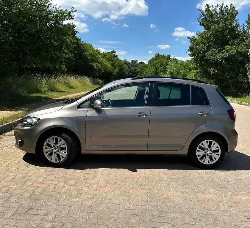 Gebraucht VW Golf Plus Life 122 PS (89 kW) 2013 Braun Van / Kleinbus