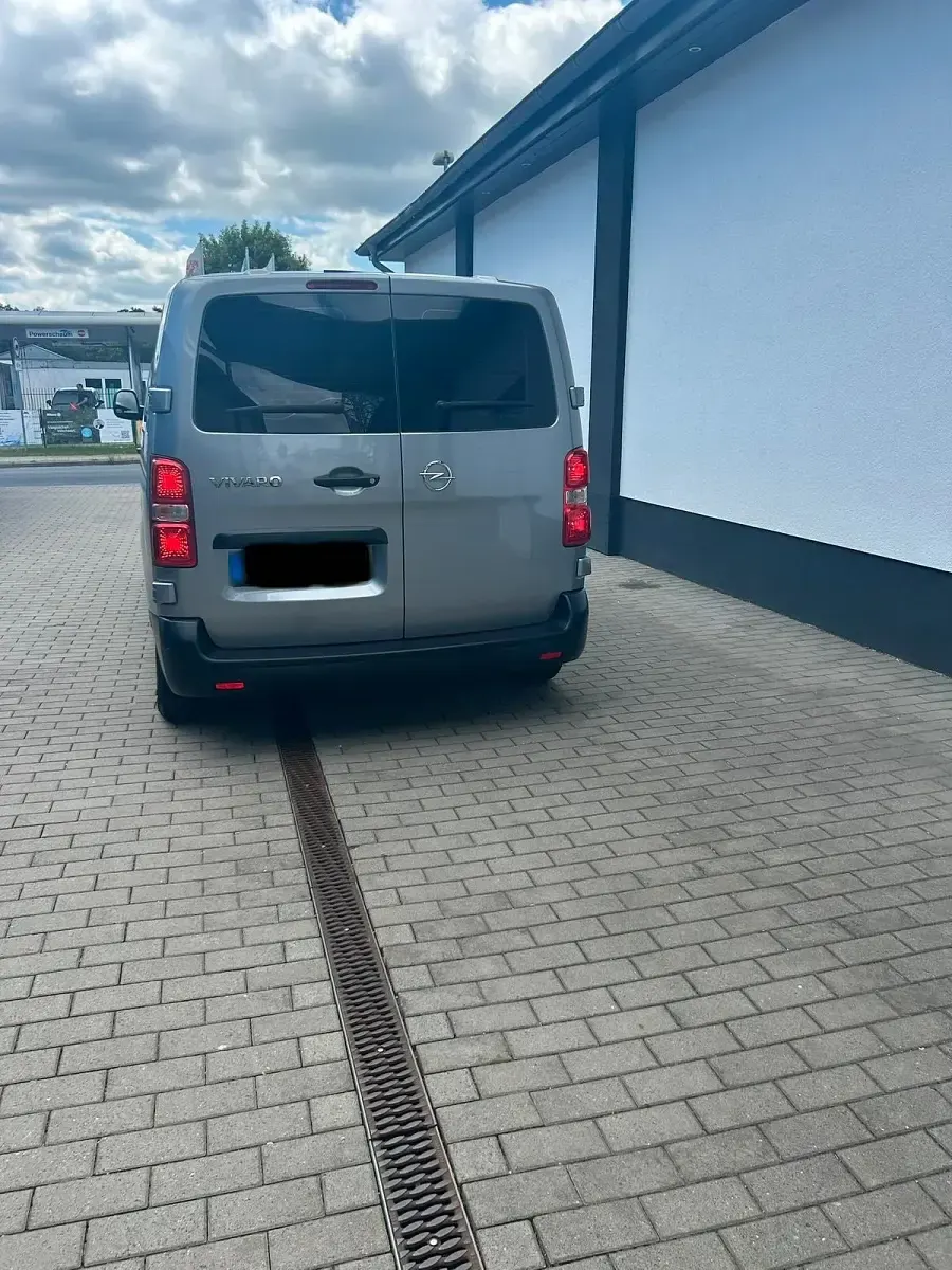 Gebraucht Opel Vivaro 120 PS (88 kW) 2023 Silber Van / Kleinbus