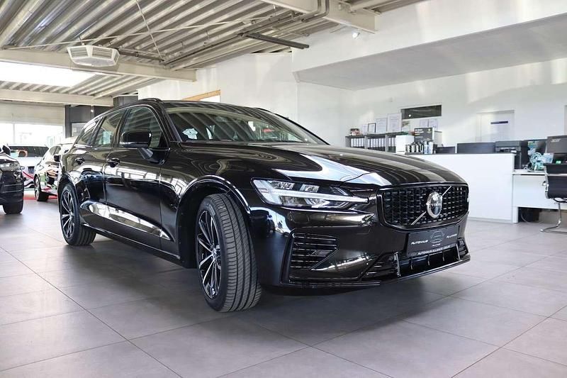 Gebraucht Volvo V60 Plus 398 PS (292 kW) 2023 Onyx black / metallic Kombi