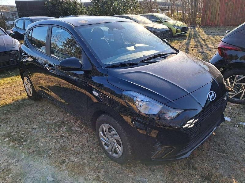 Gebraucht Hyundai i10 Select 63 PS (46 kW) 2025 Phantom black Kleinwagen