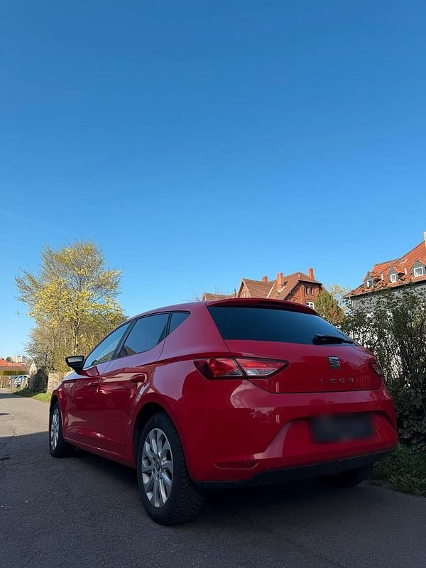 Gebraucht Seat Leon 105 PS (77 kW) 2013 Rot Limousine