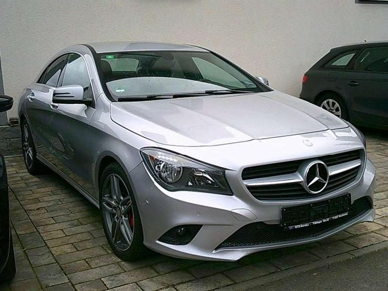 Gebraucht Mercedes CLA180 122 PS (89 kW) 2013 Polarsilber  metalliclack Limousine